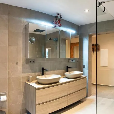 Alpin Kanker Suites 2 شقة